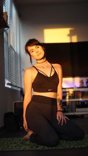 Sonja Reid feet photo thumbnail