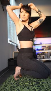 Sonja Reid feet photo thumbnail