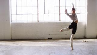 Sonoya Mizuno feet photo thumbnail