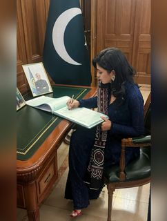 Sonya Hussain feet photo 4