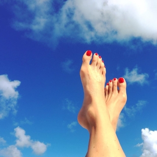 Sonya Kraus feet photo thumbnail
