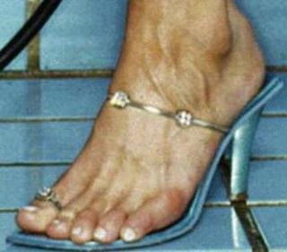 Sonya Kraus feet photo thumbnail