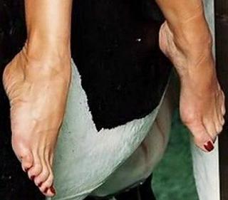 Sonya Kraus feet photo thumbnail