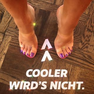 Sonya Kraus feet photo thumbnail