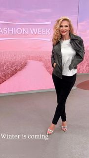 Sonya Kraus feet photo thumbnail