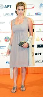 Sonya Walger feet photo thumbnail