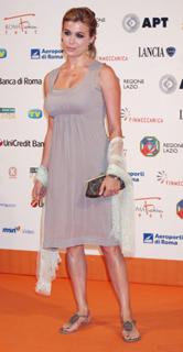 Sonya Walger feet photo thumbnail