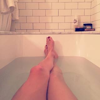 Sonya Walger feet photo thumbnail