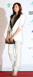 Soo Ae feet photo 3