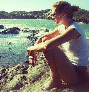 Sophia Abrahão feet photo thumbnail