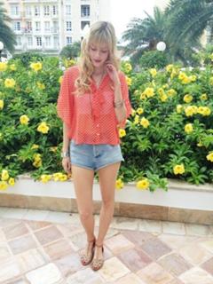 Sophia Abrahão feet photo thumbnail