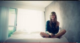 Sophia Abrahão feet photo thumbnail