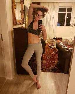 Sophia Abrahão feet photo thumbnail