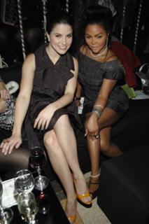 Sophia Bush feet photo thumbnail