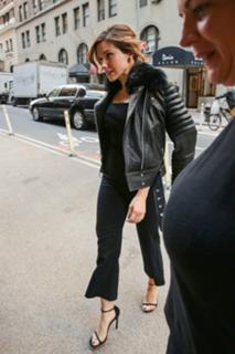 Sophia Bush feet photo thumbnail