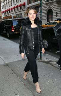 Sophia Bush feet photo thumbnail
