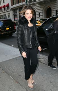 Sophia Bush feet photo thumbnail