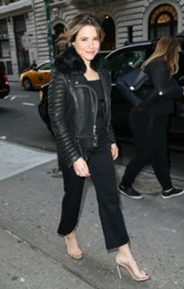 Sophia Bush feet photo thumbnail