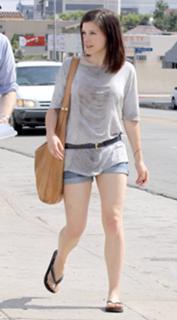 Sophia Bush feet photo thumbnail