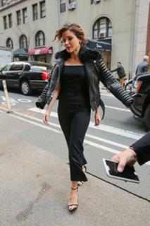 Sophia Bush feet photo thumbnail