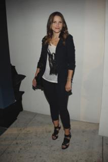 Sophia Bush feet photo thumbnail