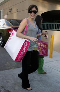 Sophia Bush feet photo thumbnail