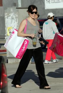 Sophia Bush feet photo thumbnail