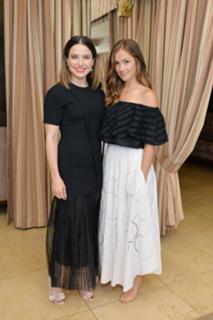 Sophia Bush feet photo thumbnail