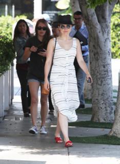 Sophia Bush feet photo thumbnail