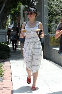 Sophia Bush feet photo thumbnail
