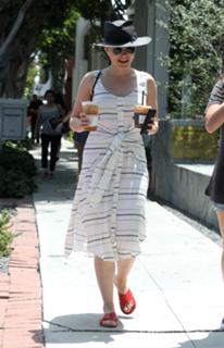 Sophia Bush feet photo thumbnail