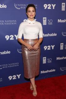 Sophia Bush feet photo thumbnail