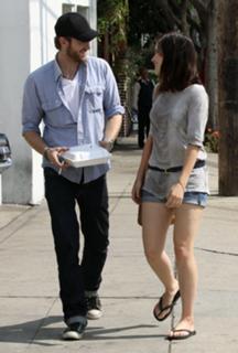 Sophia Bush feet photo thumbnail