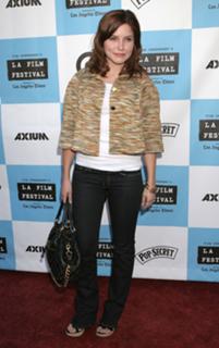 Sophia Bush feet photo thumbnail