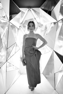 Sophia Bush feet photo thumbnail