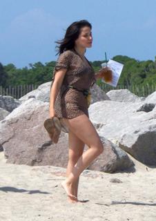 Sophia Bush feet photo thumbnail
