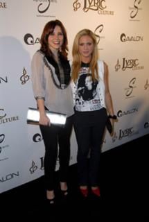 Sophia Bush feet photo thumbnail