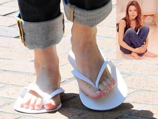 Sophia Bush feet photo thumbnail