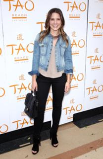 Sophia Bush feet photo thumbnail