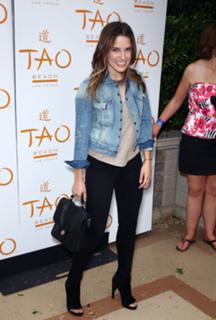 Sophia Bush feet photo thumbnail