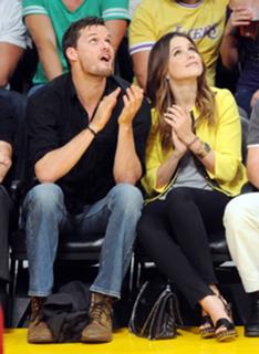 Sophia Bush feet photo thumbnail