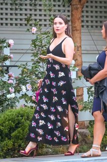 Sophia Bush feet photo thumbnail