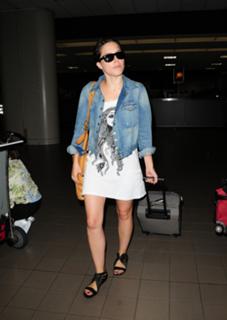 Sophia Bush feet photo thumbnail
