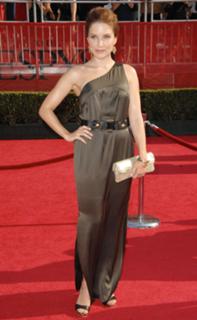 Sophia Bush feet photo thumbnail