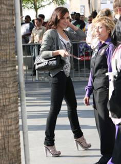 Sophia Bush feet photo thumbnail