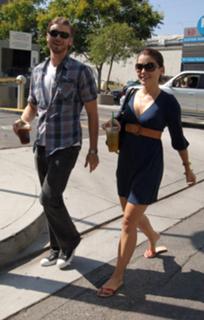 Sophia Bush feet photo thumbnail