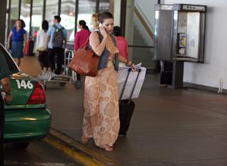 Sophia Bush feet photo thumbnail