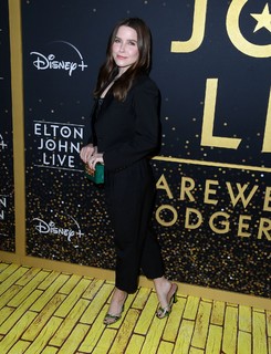 Sophia Bush feet photo thumbnail