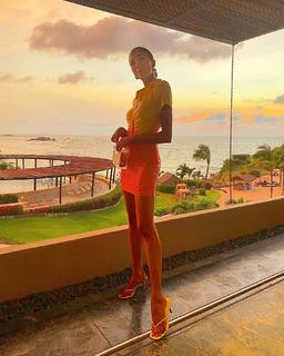Sophia Culpo feet photo 3