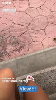 Sophia Flörsch feet photo thumbnail